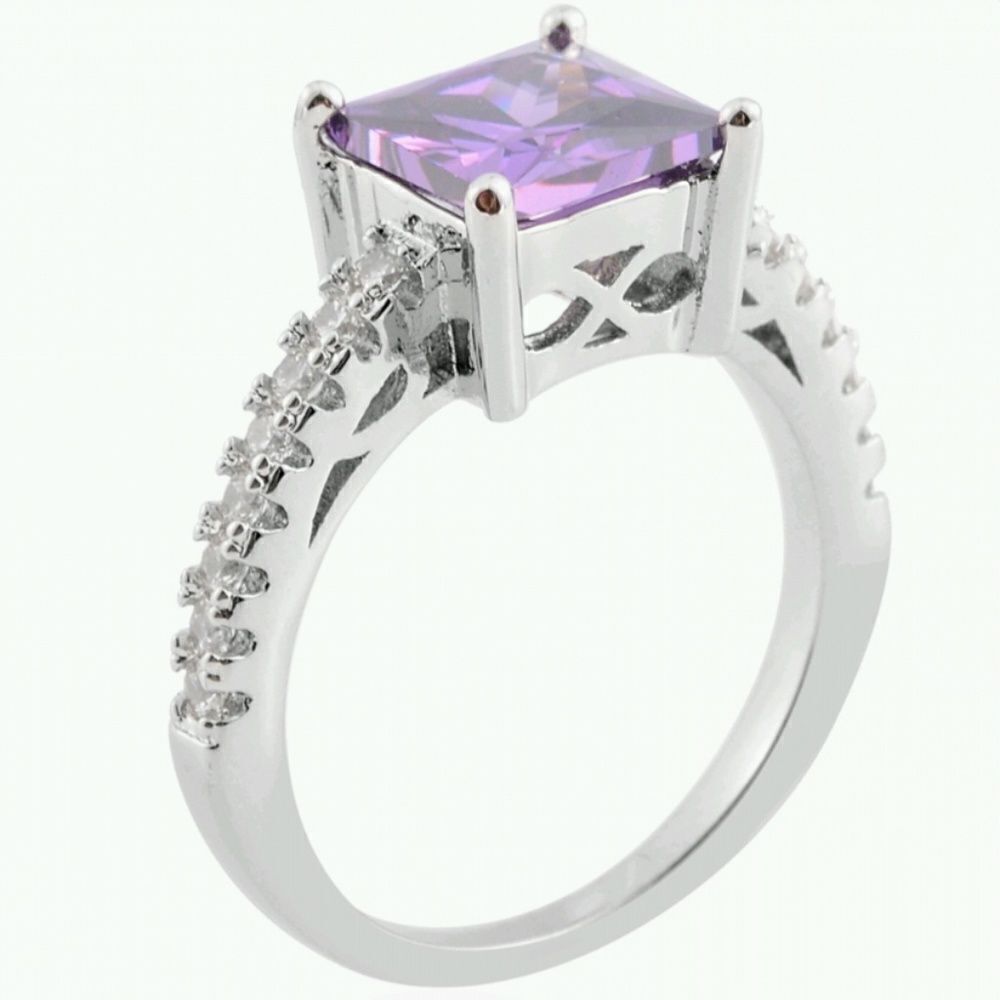 Simulated Amethyst ring. Size 8.5 - Picture 2 of 6